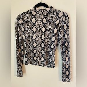 Mock neck snake skin long sleeve